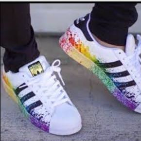 Wo kann ich diese Adidas Schuhe kaufen? (siehe Bild unten)?