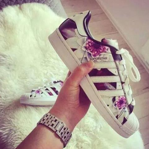 Genau diese hier - (Schuhe, adidas, Sneaker)