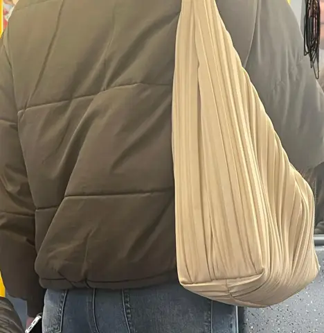 Wo kann ich diese Tasche online finden?