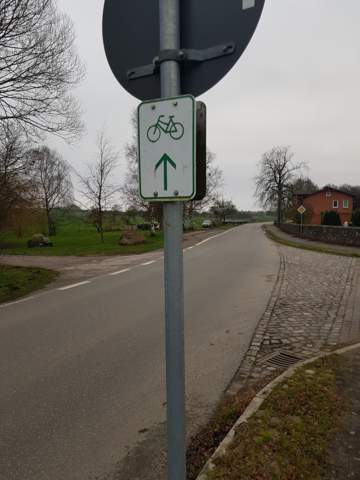 Wo kann ich exakt dieses Radweg-Schild kaufen?