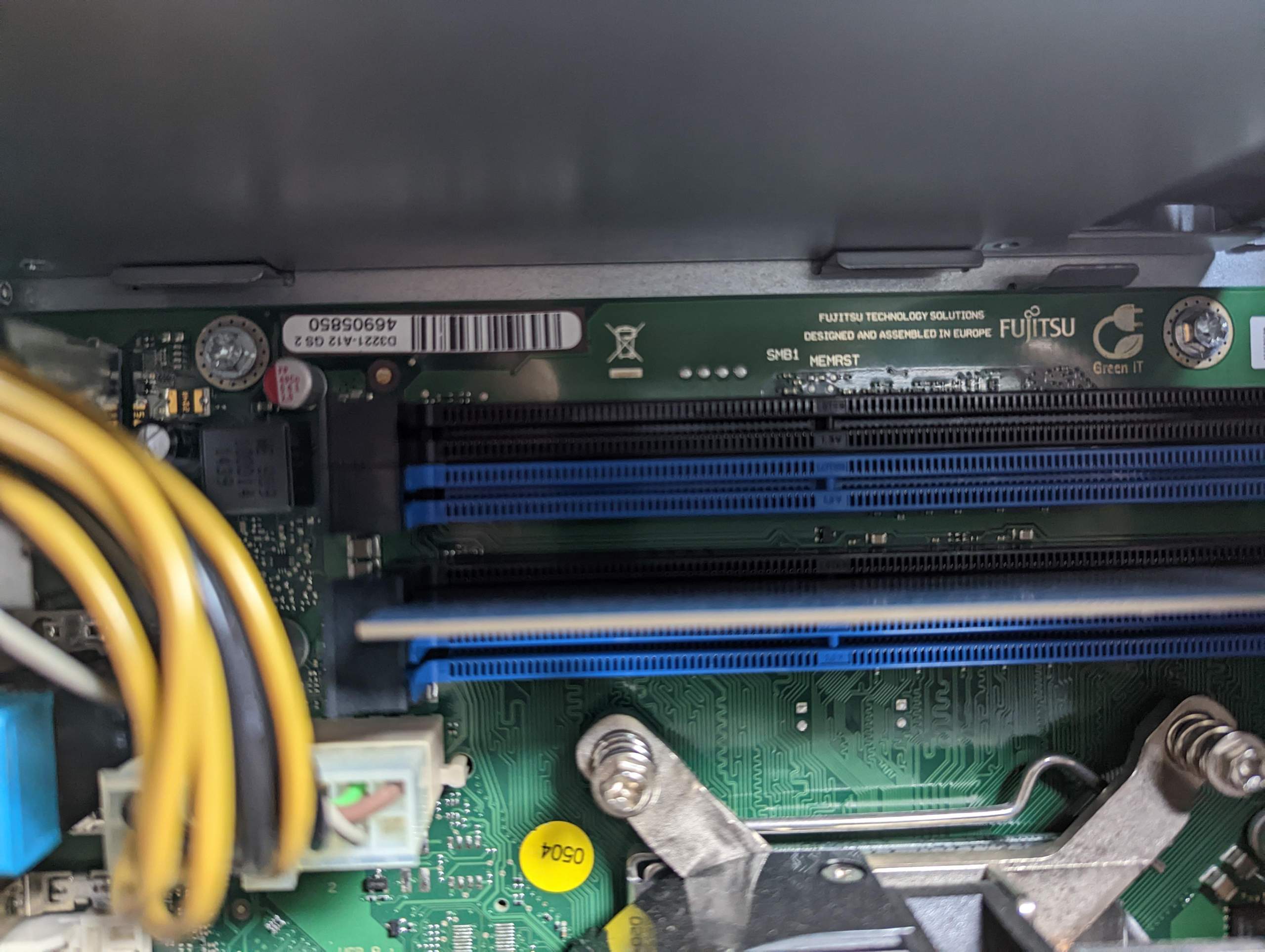 Wo kann ich sehen, um welches Mainboard es sich handelt? (PC, Spiele