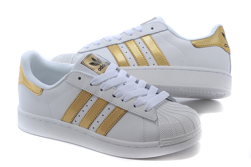 Wo kann man Adidas Superstar Schuhe in weiß mit goldenen ...
