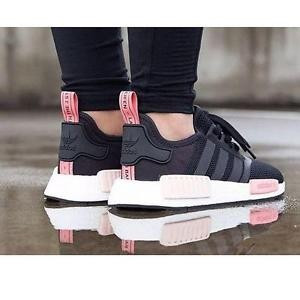 Wo kann man diese Schwarz Pinken Damen NMD R1 kaufen Kleidung