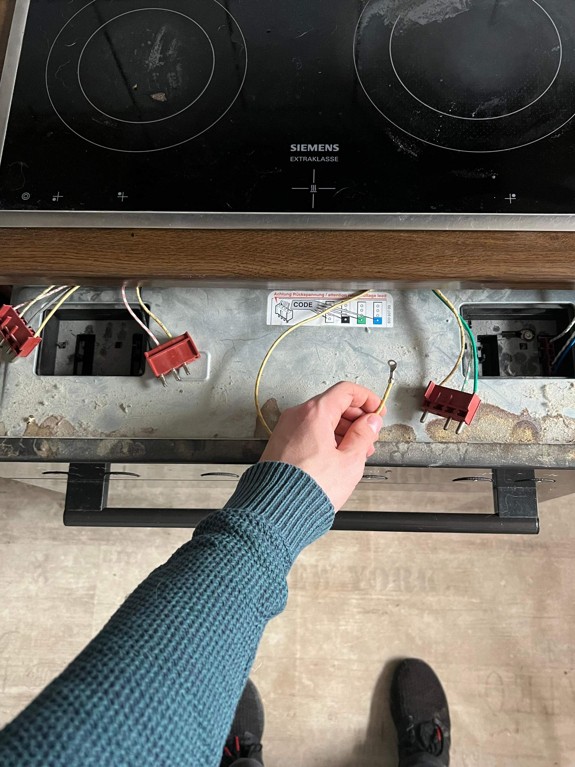 Wo kommt dieses Kabel hin? Ceranfeld anschließen? (Elektrik, Elektriker, Herd)