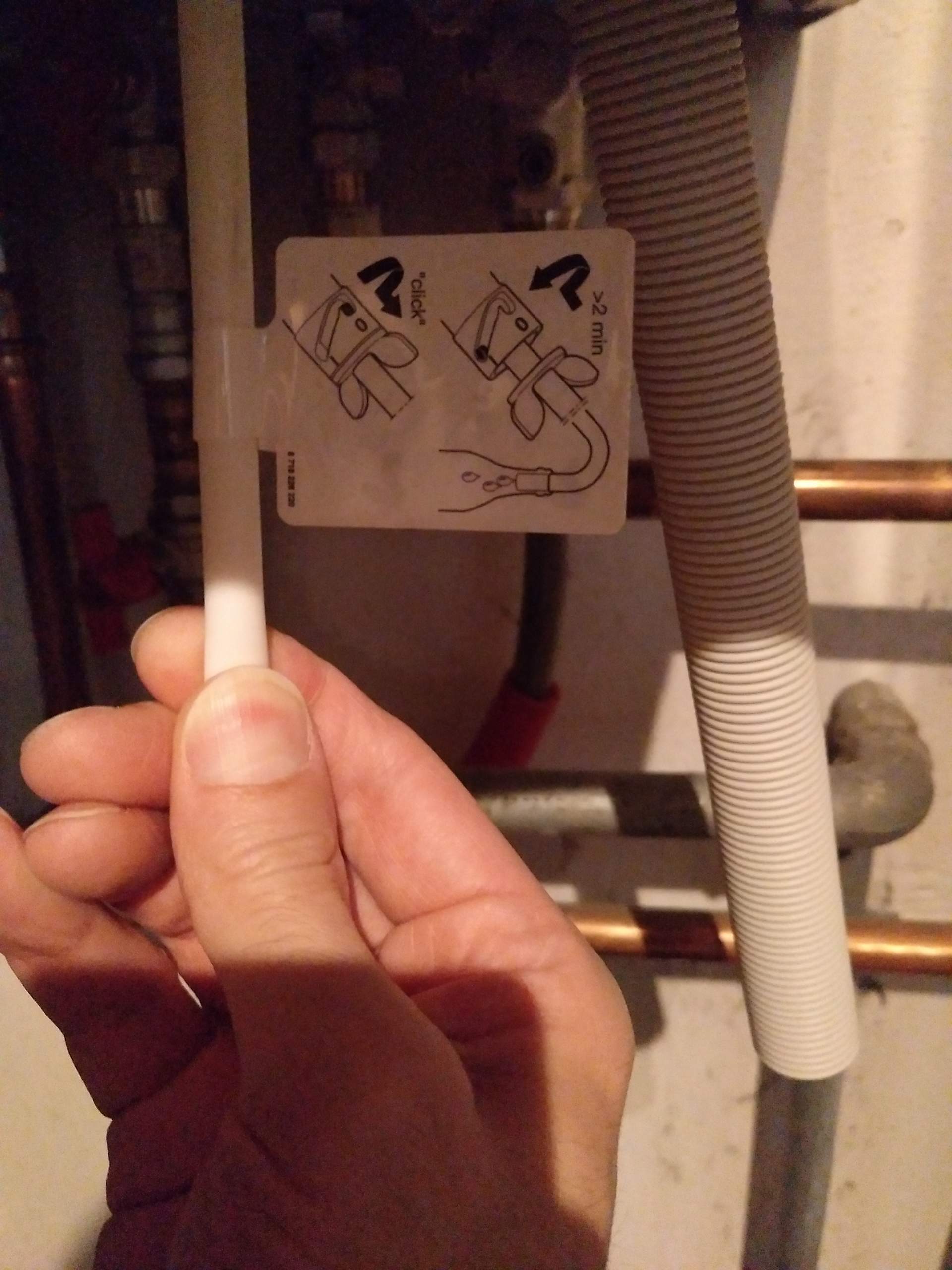 Wo und wie fülle ich Wasser nach Junkers Gastherme ZWN 18-7 KE ...