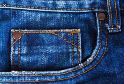 Wofür ist die kleine Tasche gedacht in der Jeans?