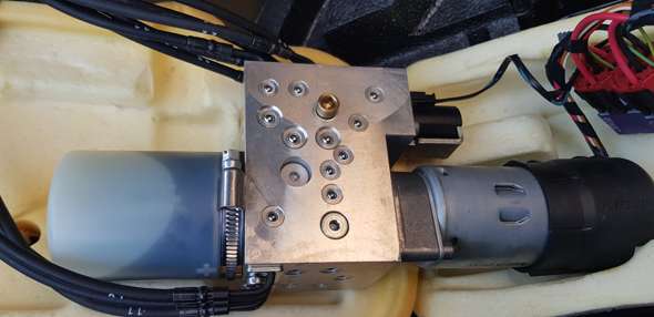 Wofür ist diese Schraube auf der Hydraulikpumpe beim 207cc?