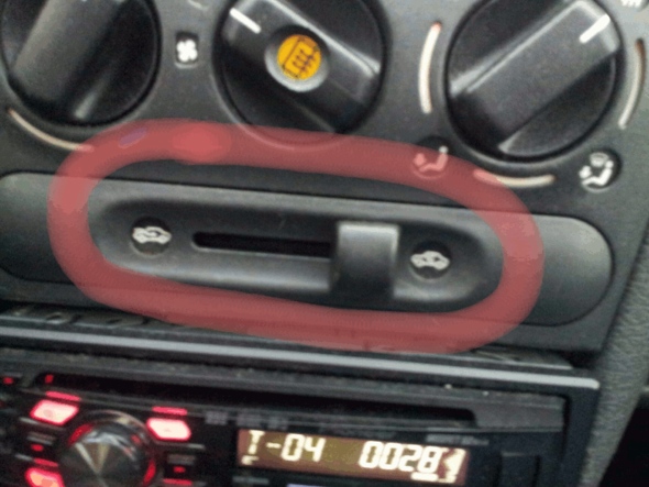 Ich habe den Schalter mal im Bild markiert. - (Auto, Opel)