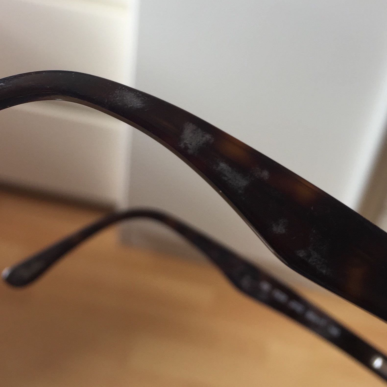 Woher Kommen Diese Flecken Auf Der Brille Fielmann Brillengestell