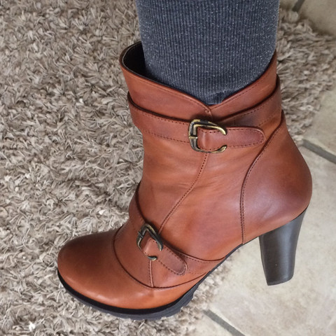 - (Schuhe, High-Heels, Pumps)