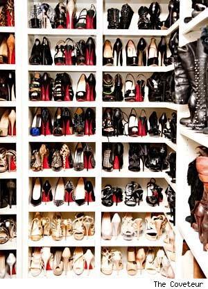 Suche offenen Schuhschranke. Hier ein Beispiel - (Schuhe, Wohnung, Möbel)
