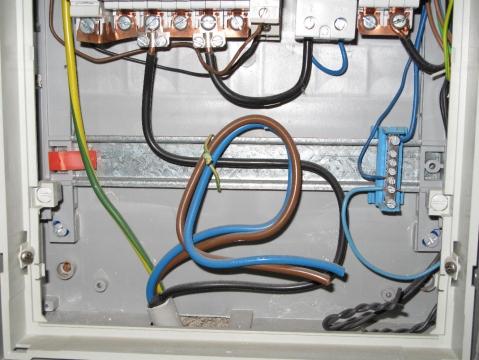 Kabel aus dem Keller - (Elektroinstallation, Sicherungskasten, Verteilerkasten)