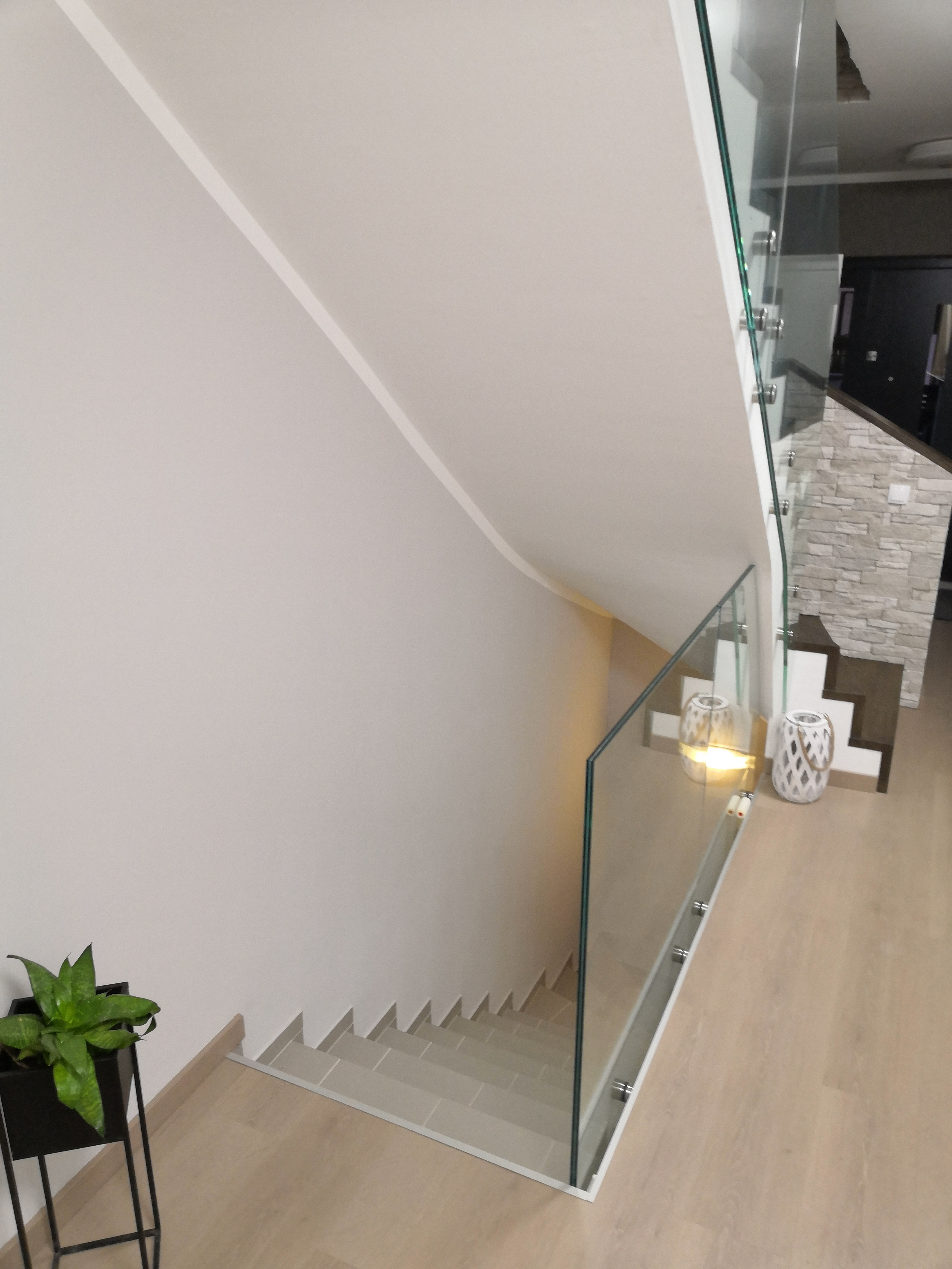 Womit kann man die wand zum Kellerabgang dekorieren? (Dekoration)