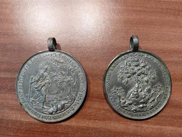 Woraus sind diese Medaillen und wieviel sind sie wert?