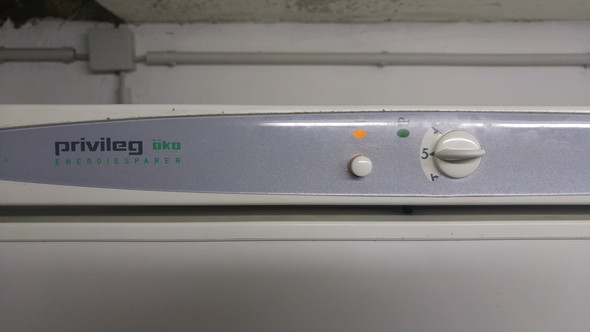 Hier sieht man das Bedienelement auf der Vorderseite des Kühlschrankes - (Kühlschrank, Kälte, Gefrierschrank)