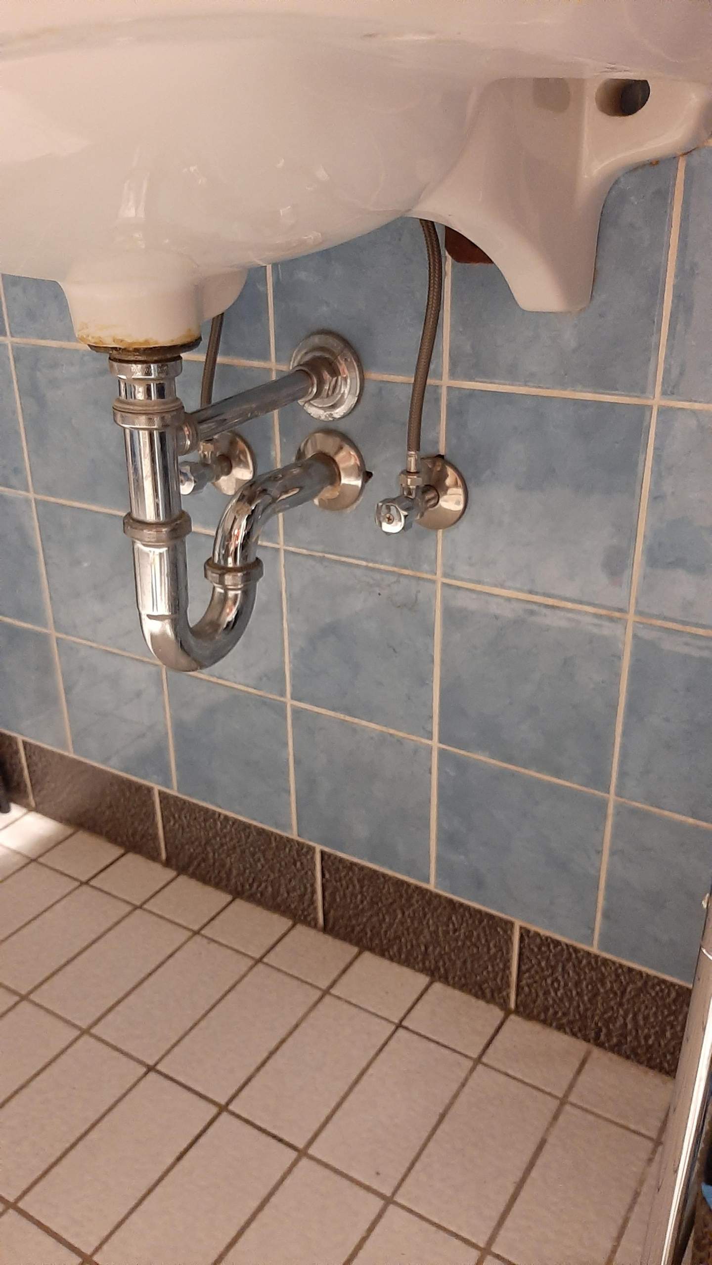 Wozu dient dieses Rohr beim Abfluss? (Badezimmer)