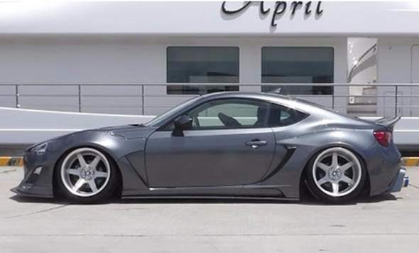 - (Auto, Tuning, Werkstatt)