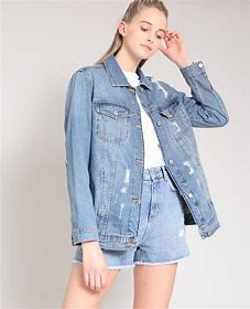 Würde eine Jeansjacke mit vielen Bügelbildern gut aussehen?