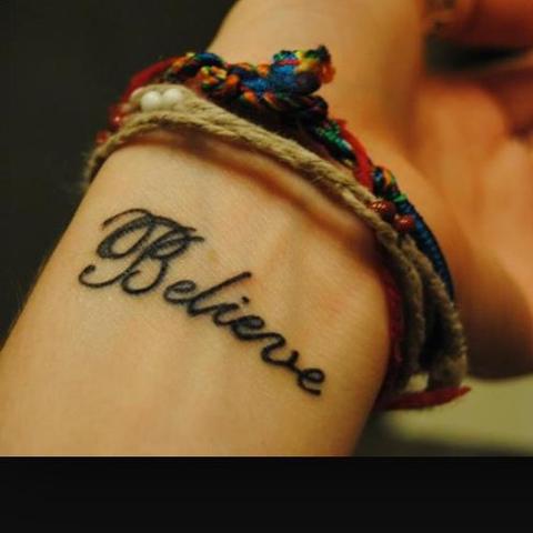 - (Schmerzen, Tattoo, Fashion)