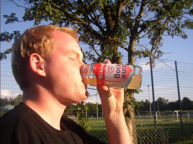 Würdest du für 10 euro ein glas Wurstwasser trinken also das wasser was ... Würdest du für 10 euro ein glas Wurstwasser trinken also das wasser was ...