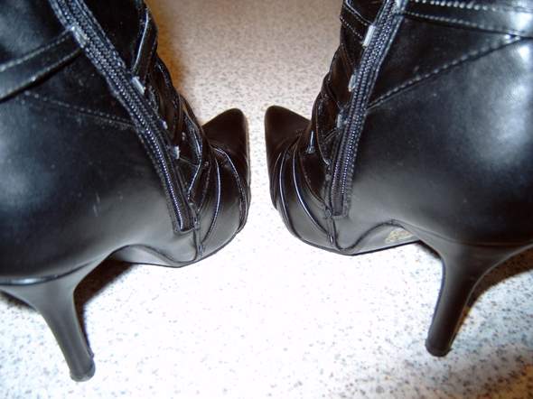 - (Stiefel, High Heels, Stöckelschuhe)