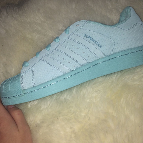 Diese hier von Adidas ☝️ - (Schuhe, adidas, Superstar)