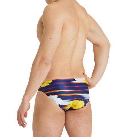 Würdet ihr mit eurem neuen Freund schwimmen gehen, wenn ihr wüsstet, dass er dabei solche Badehosen trägt?