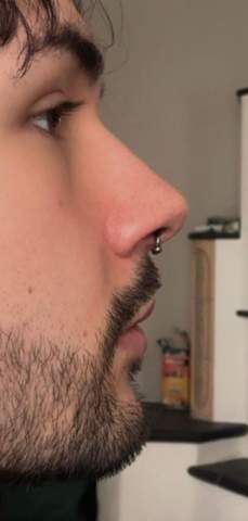 - (Piercing, Piercer, Piercingstudio)