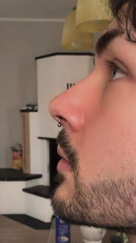 - (Piercing, Piercer, Piercingstudio)