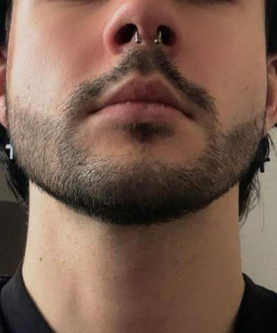 - (Piercing, Piercer, Piercingstudio)