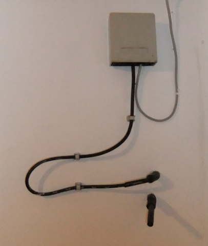 Ziehen In Kurze In Ein Mietshaus U Wollten Dort Kabeltv Internet Nutzen Vermieter Weiss Nicht Ob Das Verlegt Ist Ist Das Blind Kabel Auf Dem Bild Tv Kabel Kabel Tv Av Kabel