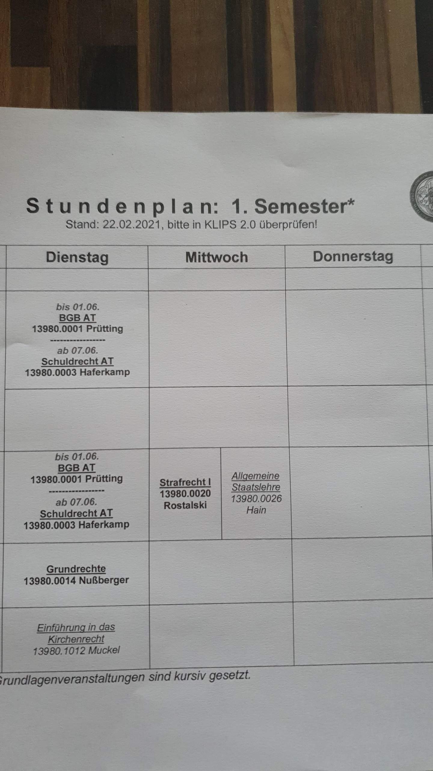 Kann Man Zwei Studiengänge Gleichzeitig Studieren Zwei Vorlesungen gleichzeitig laut Stundenplan? (Schule, Ausbildung und