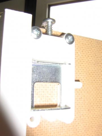 Zweifel an Hängeschrank / Aufhängebeschlag (haengeschrank)