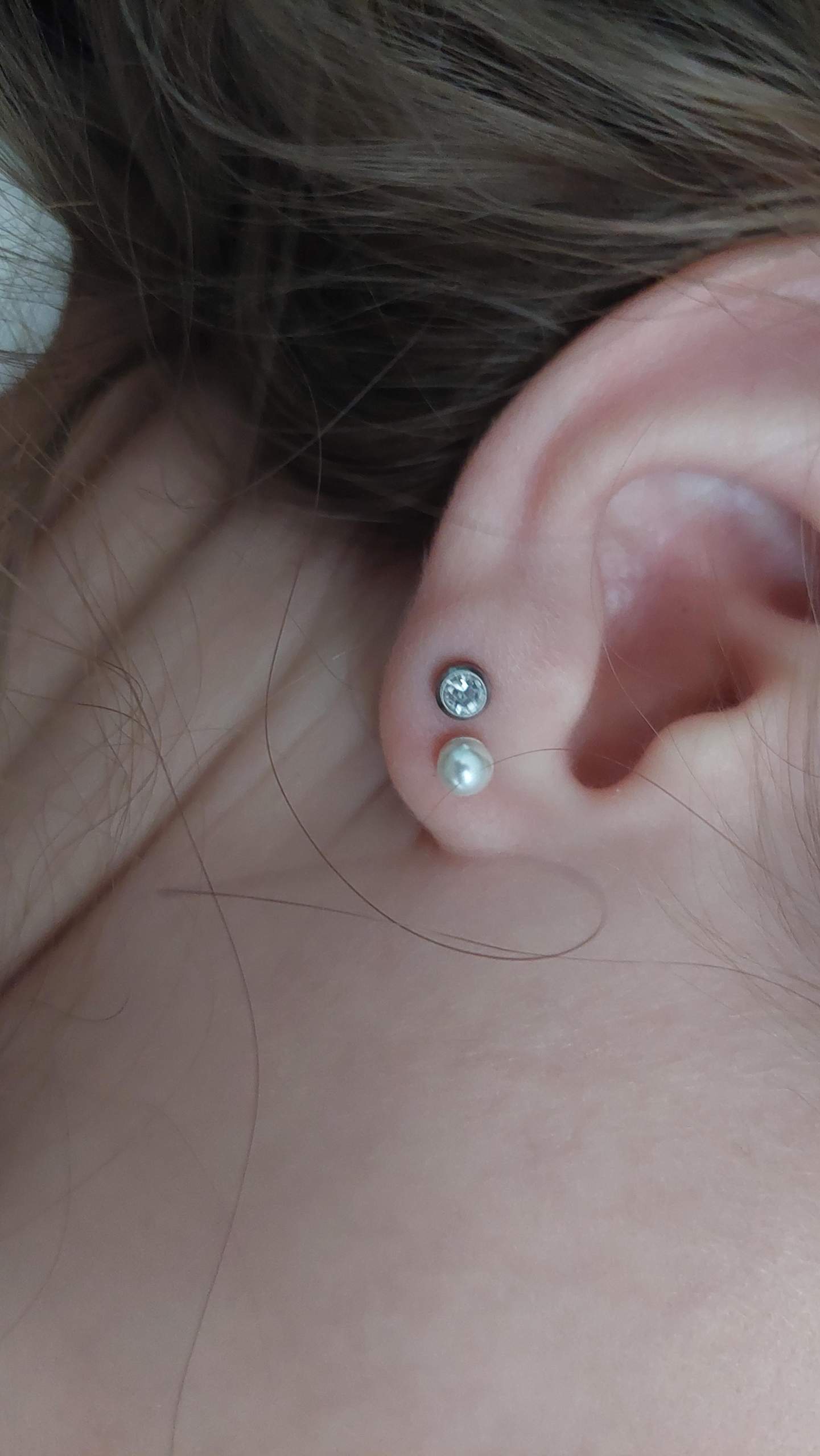 Zweites Ohrloch zu nah dran? (Aussehen, Piercing, Ohr)