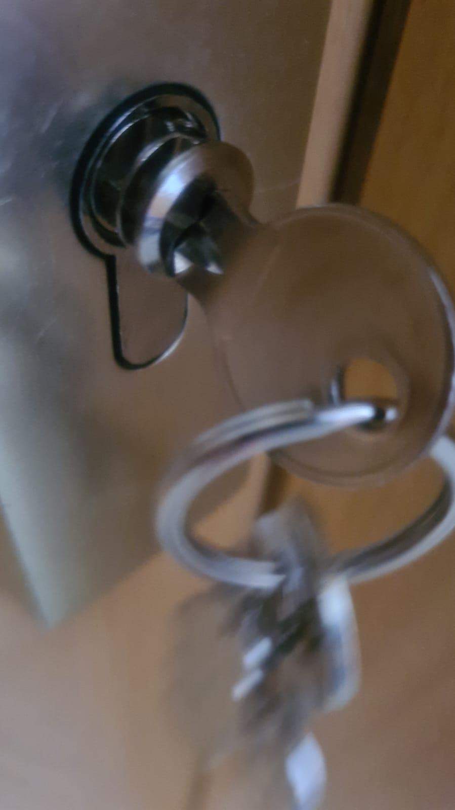 Schlüssel Steckt Im Schloss Fest Zylinder rausgezogen und steckt im Schloss fest? (Haus, Mietwohnung